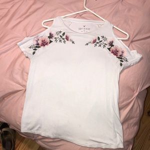 American Eagle top with shoulder cut